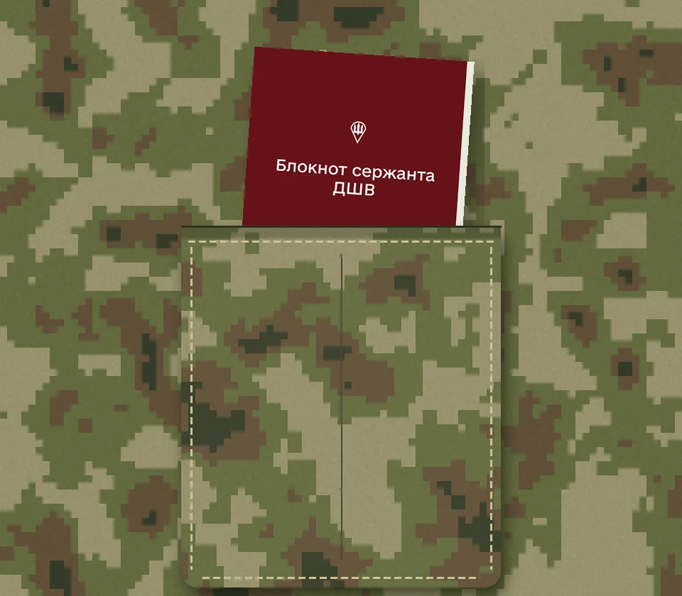 Блокнот формату А6 у нагрудній кишені кітеля — для розуміння розміру