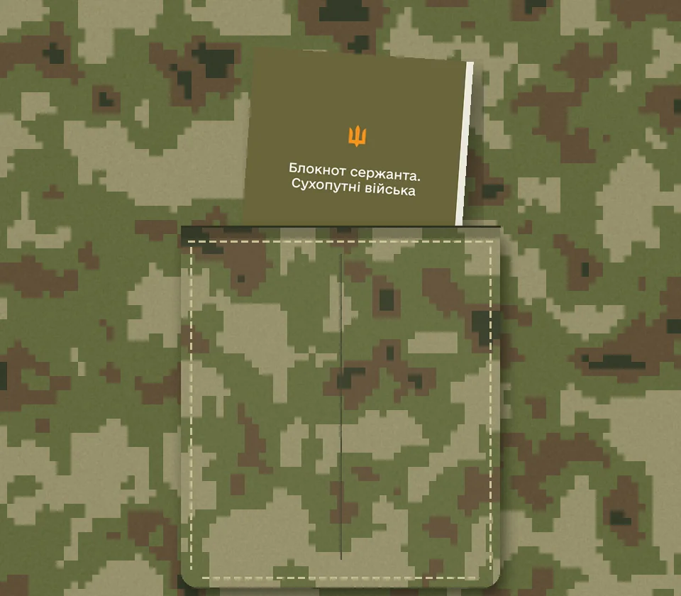 Блокнот формату А6 у нагрудній кишені кітеля — для розуміння розміру